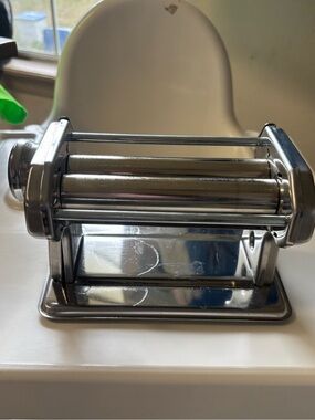 Mont Marte Polymer silver  Clay Press Signature with Adjustable Rollers. EUC